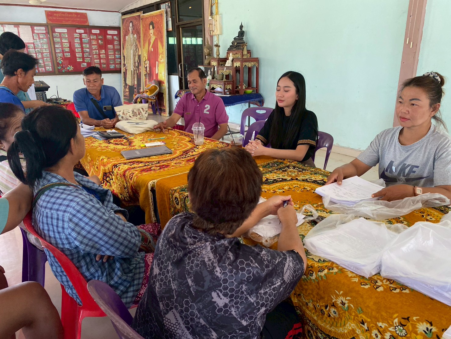 สำนักงานพัฒนาชุมชนอำเภอทัพทัน ลงพื้นที่เข้าร่วมประชุมพิจารณาโครงการแก้ไขปัญหาความยากจน (กข.คจ) ณ หมู่ 9 ตำบลหนองกระทุ่ม อำเภอทัพทัน จังหวัดอุทัยธานี 