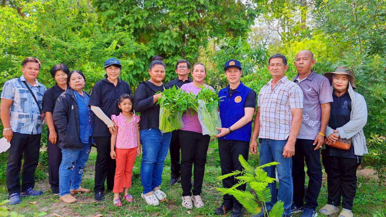 สำนักงานพัฒนาชุมชนอำเภอทัพทัน ร่วมกับคณะอนุกรรมการกลั่นกรองและติดตามการดําเนินงานกองทุนพัฒนาบทบาทสตรีอําเภอ และคณะทำงานขับเคลื่อนกองทุนพัฒนาบทบาทสตรีตำบล ร่วมติดตามการดำเนินงานกิจกรรมกลุ่มสตรีประเภทเงินมุนหมุนเวียน จำนวน 5 กลุ่ม พื้นที่ตำบลหนองกลางดง และตำบลหนองสระ อำเภอทัพทัน จังหวัดอุทัยธานี