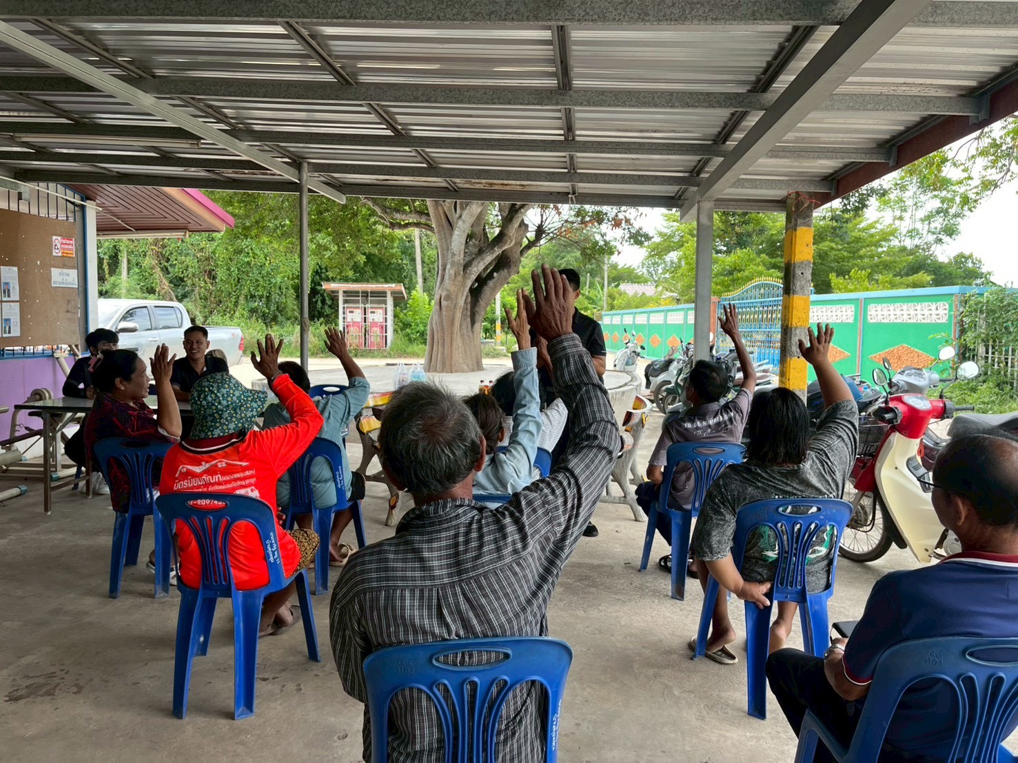 สำนักงานพัฒนาชุมชนอำเภอทัพทัน ลงพื้นที่เข้าร่วมประชุมพิจารณาโครงการแก้ไขปัญหาความยากจน (กข.คจ) ณ หมู่ที่ 11 บ้านทุ่งหล่ม ตำบลหนองกระทุ่ม อำเภอทัพทัน จังหวัดอุทัยธานี 